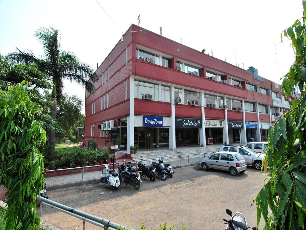 Hotel Solitaire Chandigarh - 10 Mins From Railway Station Dış mekan fotoğraf